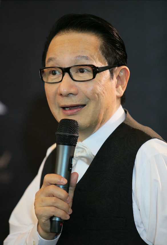 香港著名服装设计师，刘培基说，我和梅艳芳更像是家人关系，她有一个很不好的坏习惯，