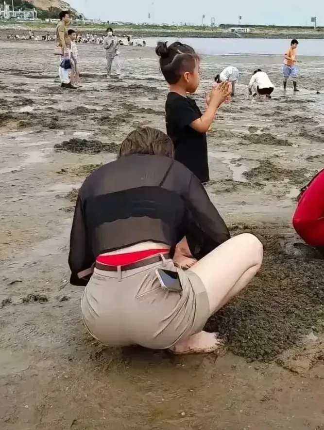 我要不要过去提醒她呢？