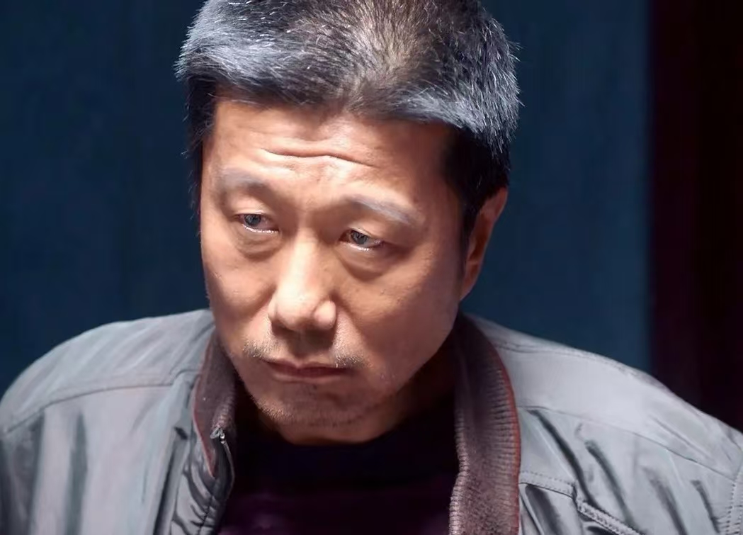 在我是刑警中，有网友说不能让他演帽子叔叔，看着这么坏，贼眉鼠眼