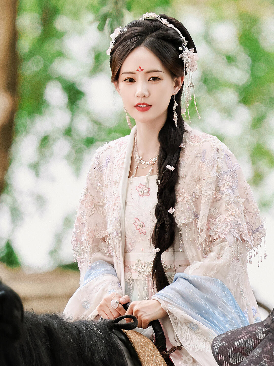 李一桐，一位绽放光芒的耀眼明星