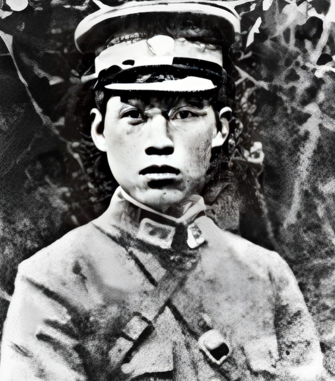 国军将领张岚峰率数千人投日后，他的弟弟张俊峰因小事惹怒日军军官，被绑在树上用刺刀