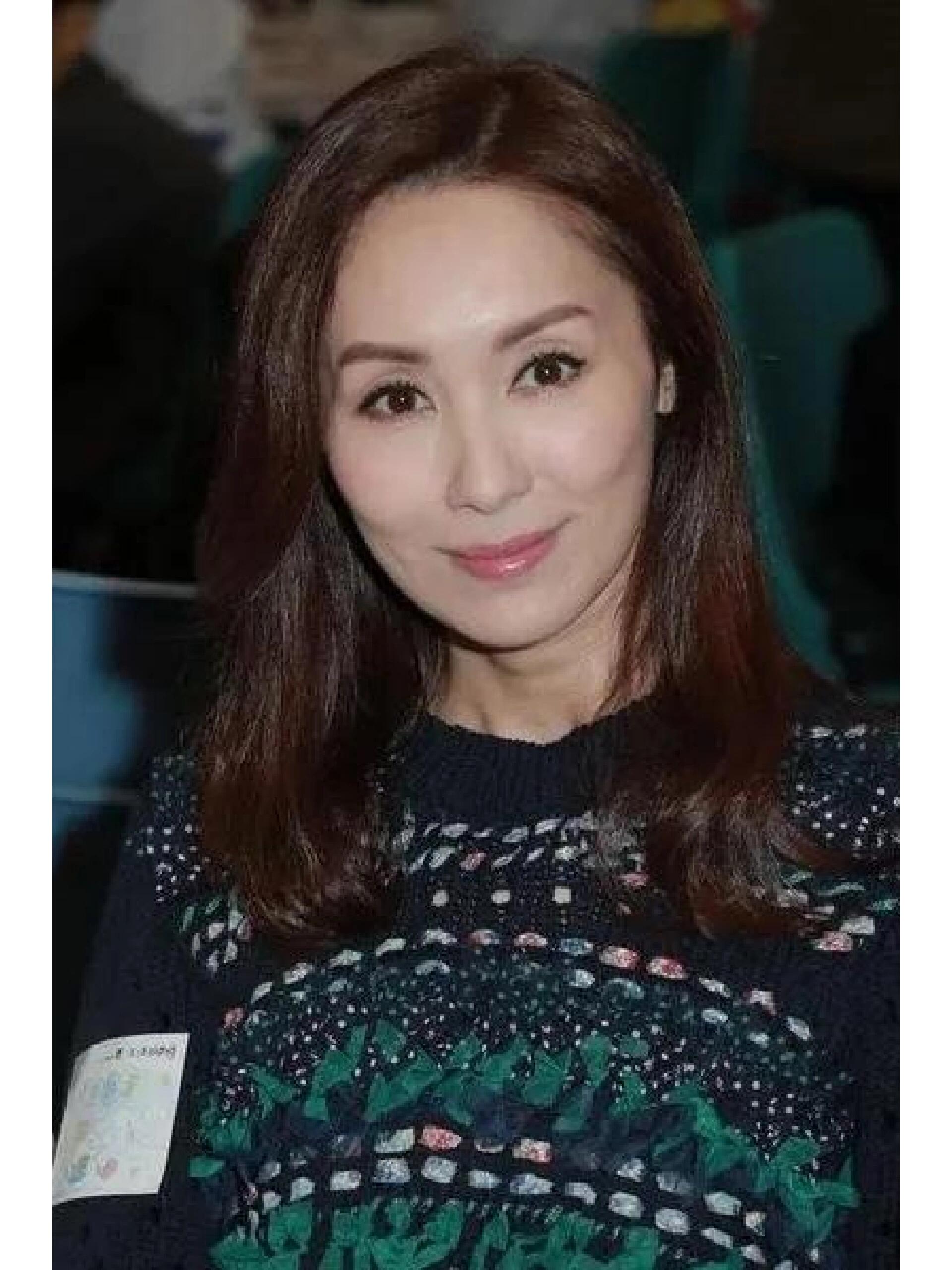 郭可盈身材纤细！