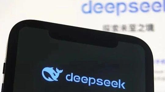 钱学森式归国重演？错失DeepSeek核心员工，美国再尝人才流失苦果