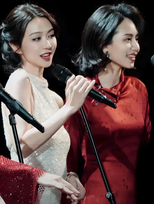 薛凯琪春晚爆红。这把年纪还能火，少见。四十多年电影歌曲都没让她大红大紫，春晚扭几