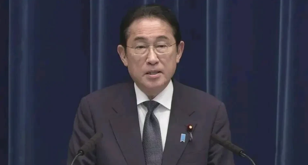 日本岸田内阁宣布集体辞职，可谓是一朝天子一朝臣，这很正常。
石破茂上台，他可是有