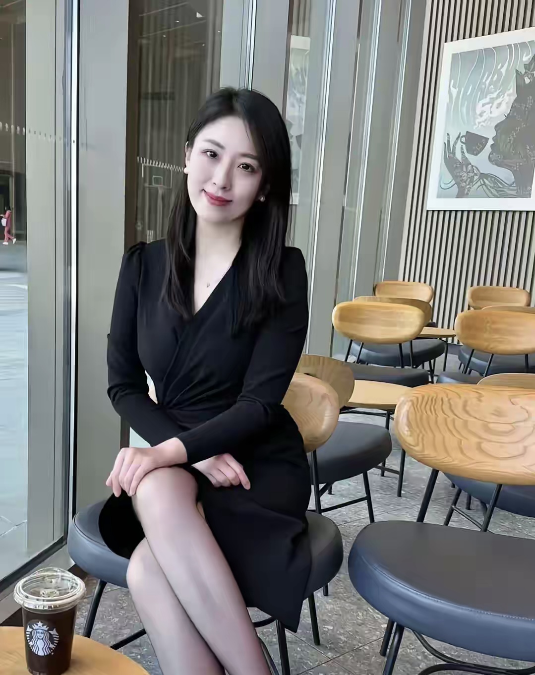 今年我已经45岁了，虽然离异，但我生活充实，独立而自由。我每月有着稳定的六千元收