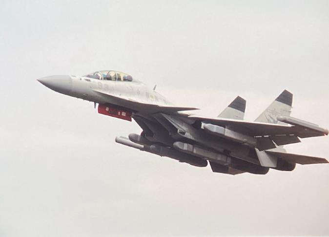 原本以为“大白鲨”歼-15T已经够帅了，万万没想到“咆哮鲨”歼-15D要比歼-1