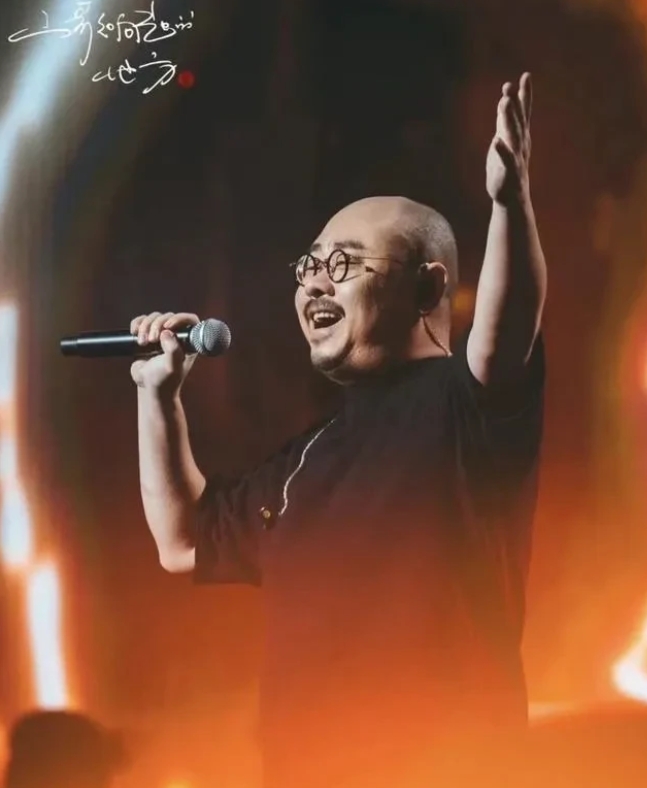 两次登上《大公报》，刀郎澳门演唱会再次火爆出圈。外国华裔来澳门观看，澳门赌王四姨
