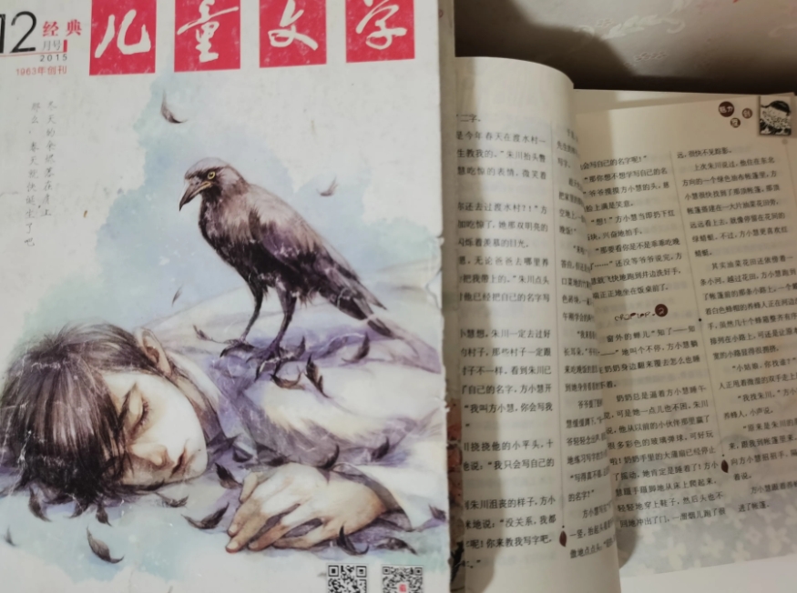 前几天收拾孩子们之前的初中课本教材，找到几本语文书就随便翻看一下，没想到自己就沉