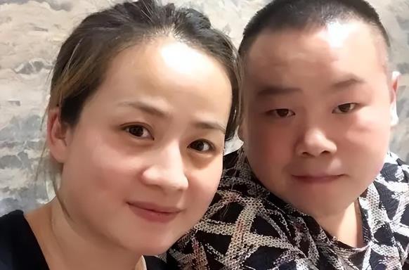 岳云鹏从默默无闻到成为德云社顶流。他的妻子郑敏，一直相伴左右。传闻郑敏曾因爱掌掴