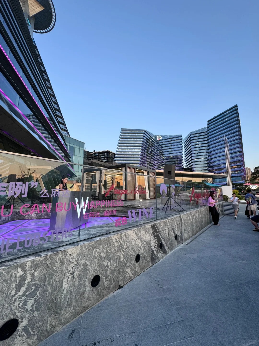 国内首家就来西安了
📍Burger & Lobster
西安W酒店WOOBAR