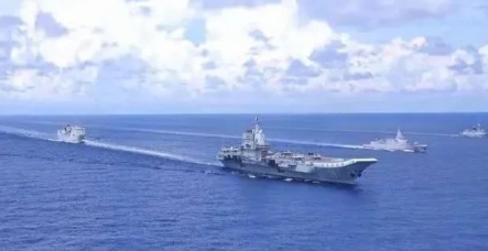 4艘海警船抵达台地东部外海自南向北航行