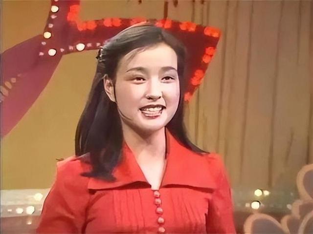 让春晚导演向全国道歉,入美国籍却回中国捞金,她到底什么来头?(美籍华人上春晚)-第9张图片-九妖电影 让春晚导演向全国道歉,入美国籍却回中国捞金,她到底什么来头?(美籍华人上春晚)-第9张图片-九妖电影