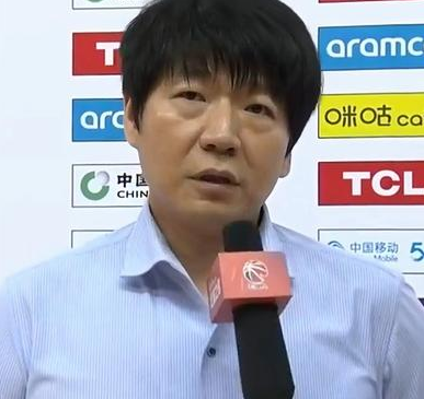 山东男篮主教练邱彪称赞于德豪，他表示：于德豪对我们的作用不是数据能够体现的，他的