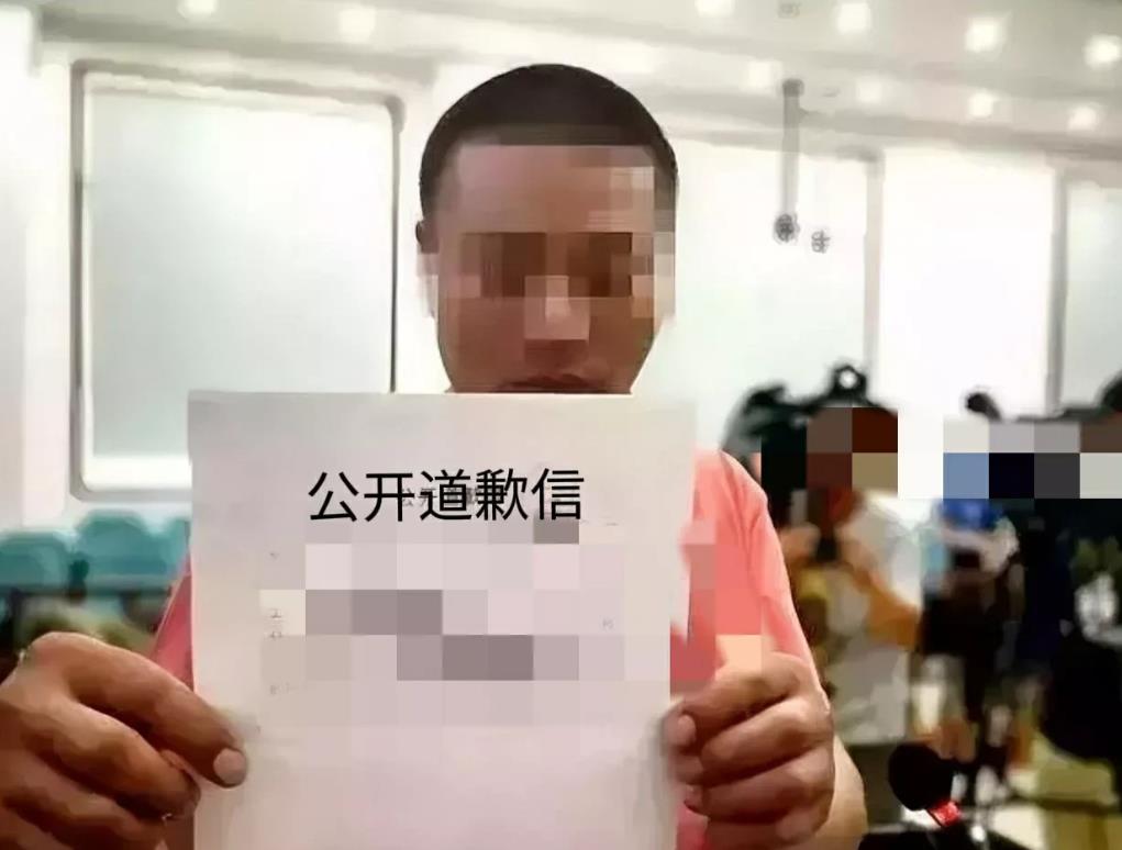 乐极生悲了！云南昆明，男子被老板拖欠了70000元的工资，通过起诉终于讨回。兴奋