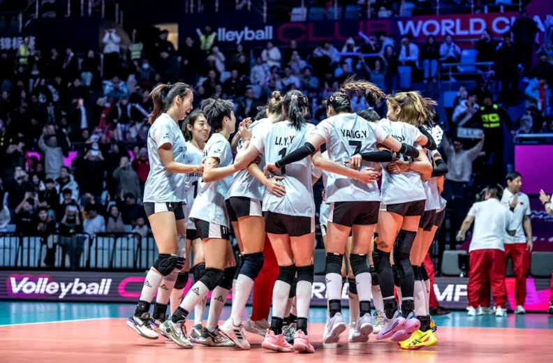 中国排超联赛爆火，因为天津女排3-0力克拥有多名国家队主力的意甲劲旅米兰女排。外