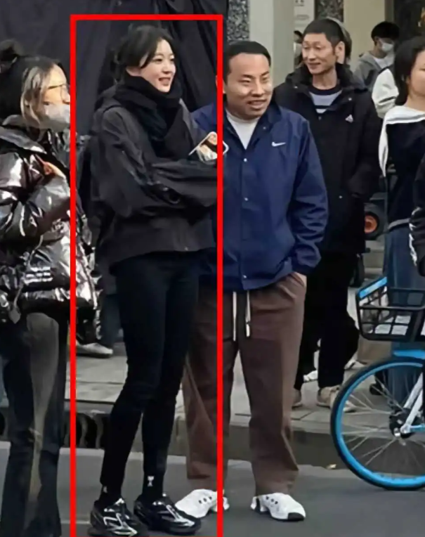 在徐志胜的衬托下，直接化身白天鹅了
