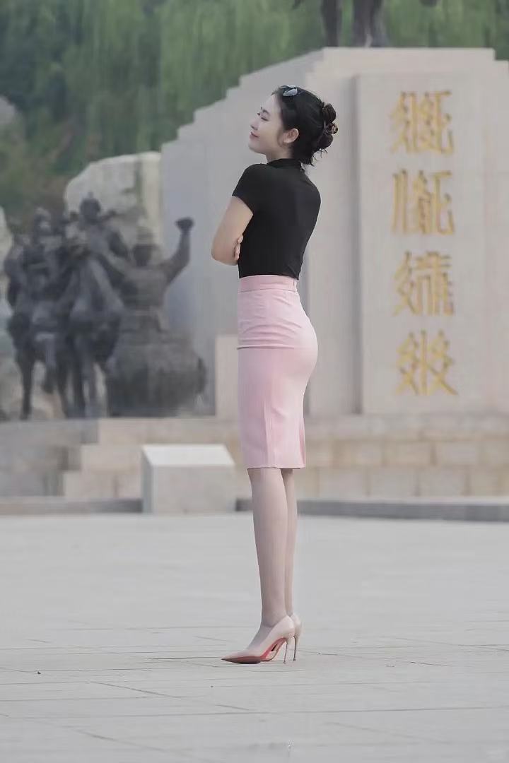 你能看得出来阿姨都50岁的人了哈哈哈哈