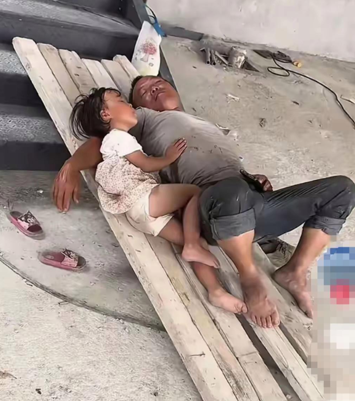 这张照片，足够拿任何摄影大奖，不是因为拍的好，而且讲的故事让人共鸣。