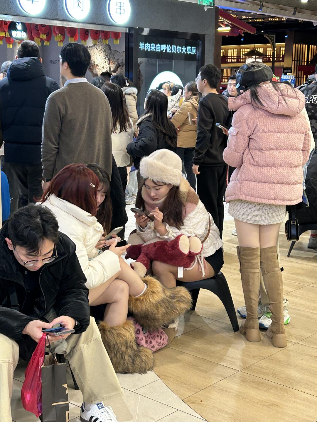 上海被韩国人占领了，去了一家想吃很久的小吃店，结果韩国游客已经把号排到100+了