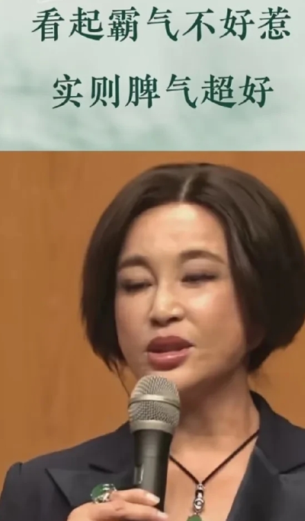 刘晓庆多个官司缠身，暴露了她身边人性的善与恶。

1、在你风光的时候，能给身边人