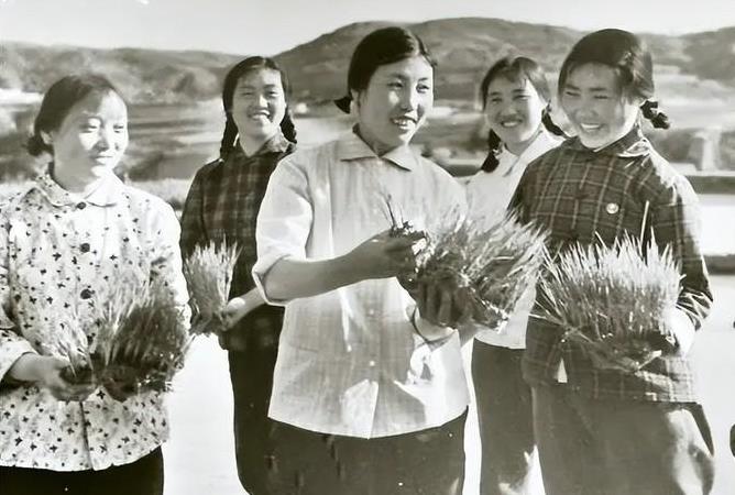 她是陈永贵提拔的副手，1980年被免去职务，如今77岁仍在大寨工作
在山西省昔阳