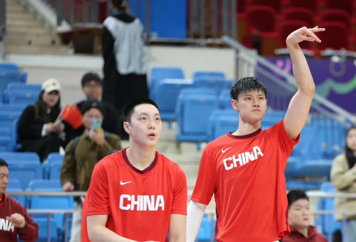 京粤大战，广东想要取胜必须做到4点
1. 必须想方法限制周琦，内线差距大，篮板