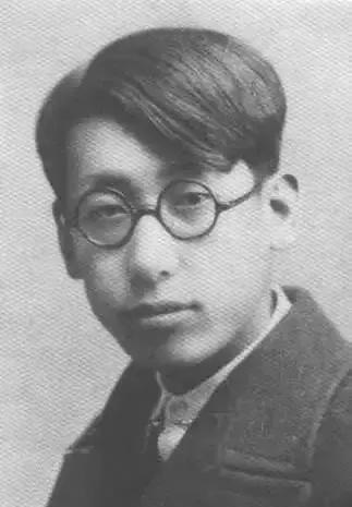 红军缺枪少弹陷困境，战士智运军火藏棺木