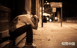 妹妹车祸离世，遗体整容师的妻子却一直不接我的电话，后来我才知道她青梅竹马的妹妹生病了......