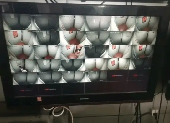 保安的工作一点都不轻松！哈哈哈哈哈[思考][思考][思考][思考][思考]
