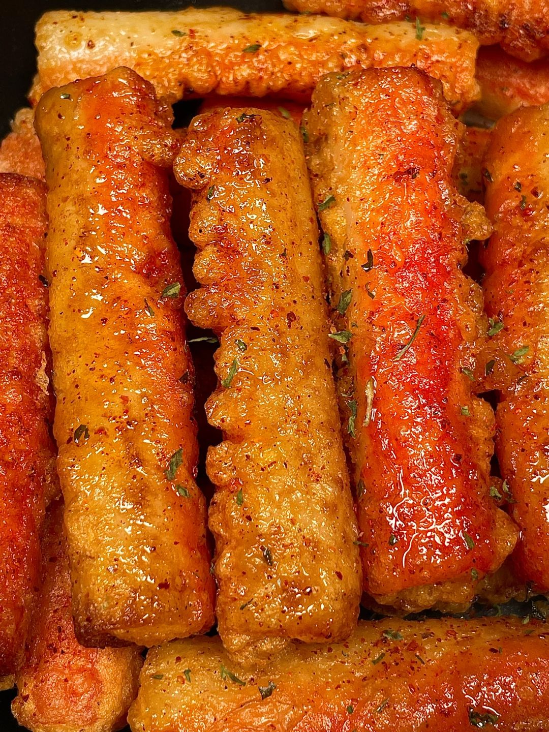 超好吃的香炸蟹肉棒，一定要试试
表皮酥脆，Q弹美味，撒上椒盐辣椒粉，一口下去满嘴