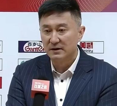 广东男篮主教练杜锋谈球队大胜吉林，他表示：这不是吉林队真实的水平，他们的伤病太多