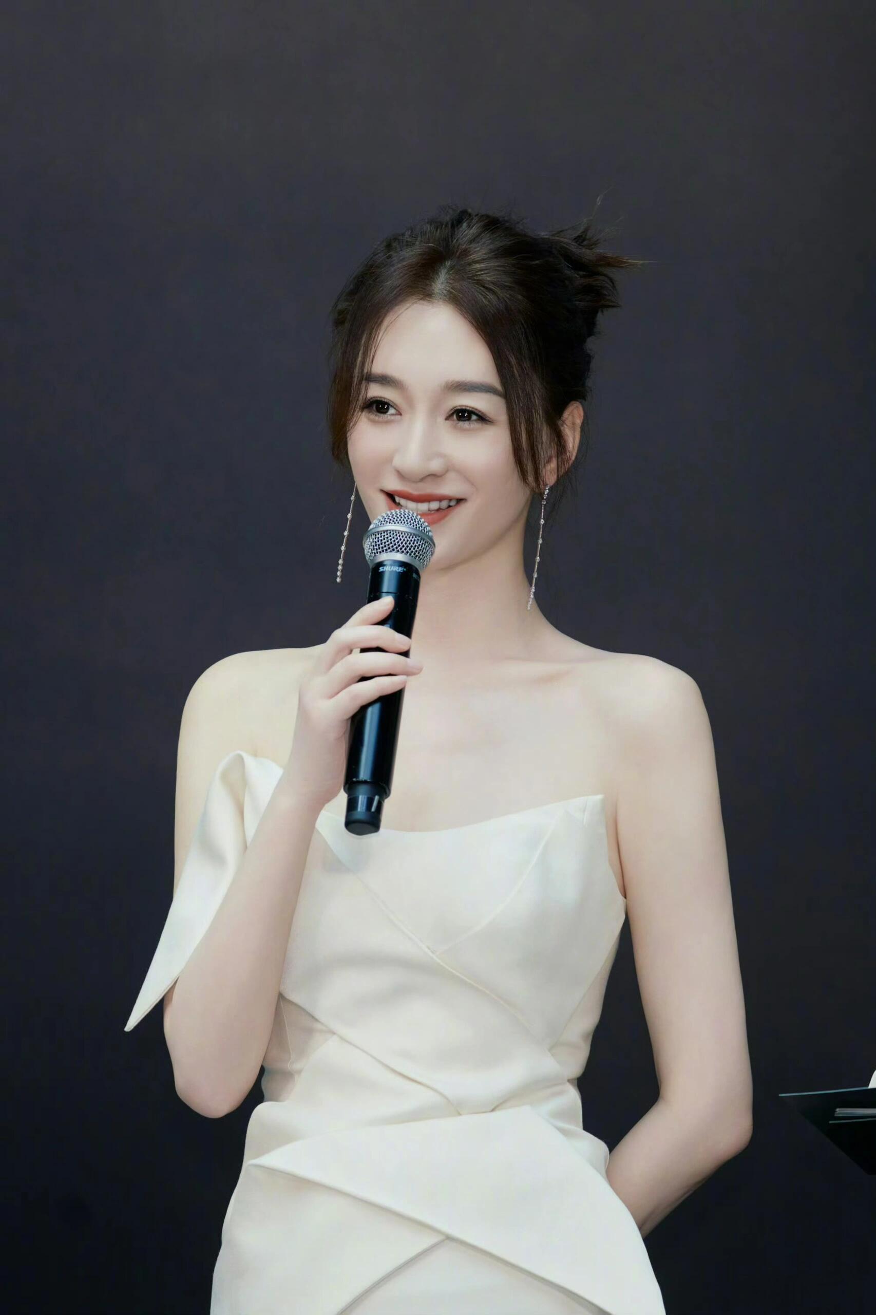 李小冉：美丽女演员的艰辛与幸福之路
