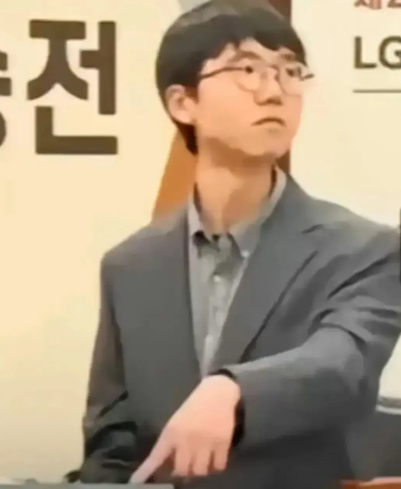 柯洁这次退赛，带来的结果有三个：

1、围棋队教练俞斌，在申诉时因为态度消极而受