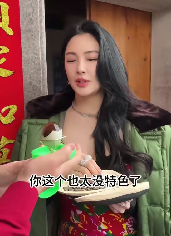 
大家都知道张雨绮这位女神一直走的是个性鲜明、独树一帜的路线，最近她的一个代言又