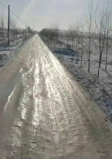 想问一下在这种路开车需要注意些什么呢？