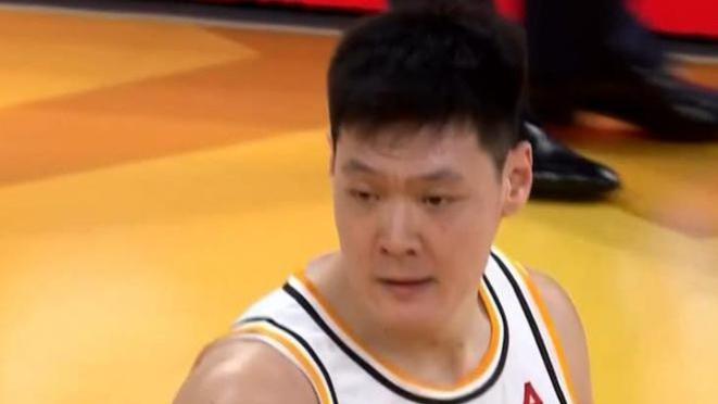广厦33分狂胜山西！布朗38分独霸全场，孙铭徽垫脚引爆争议！