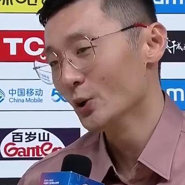 新疆男篮主教练刘炜；输给山西这场比赛我还是挺开心的，因为我们交了很好的学费。新疆