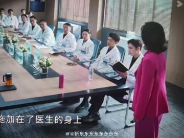 这个剧很可以，看到这个杯子笑死了……
毕竟是跟着走南闯北，跨越了半个地球的杯子…
