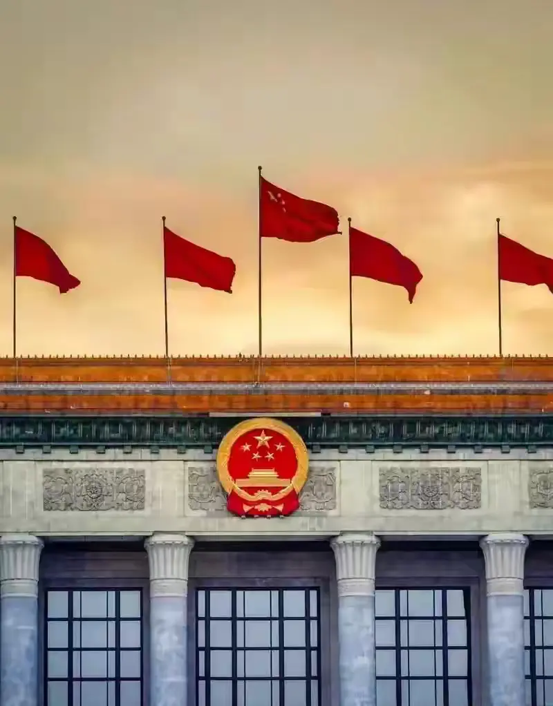 有人高声宣称：“一旦开战，我立马操起武器，首要目标就是贪官！”此言一出，我心头不