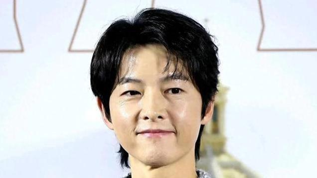 妈耶！彭于晏颜值断崖式下滑，又油又肿，金秀贤疑一见钟情女网红