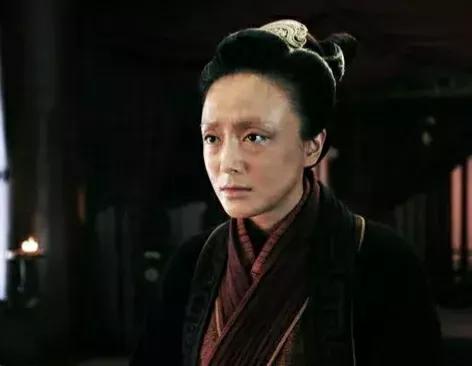 吕后，名吕雉，历史上以其权谋和狠辣著称，但她的变化源于刘邦的冷漠与戚夫人的权力斗