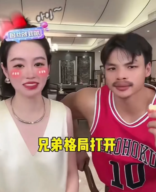 9月23日，嘴哥，全网最勇，最敢说的男人
嘴哥绝对是网友安插在三只羊的卧底，七老