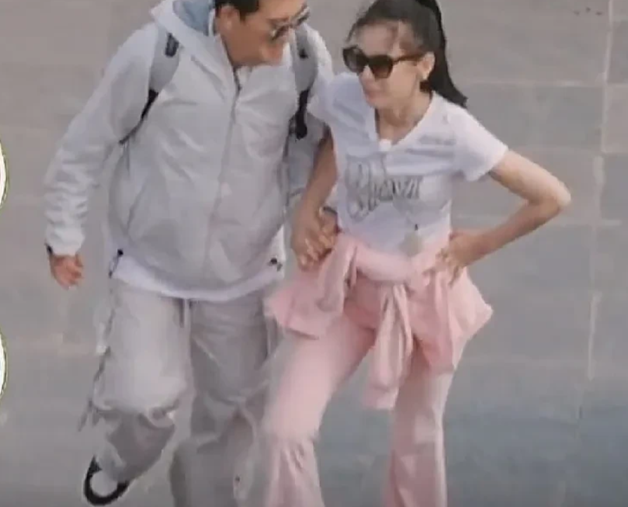 麦琳和李行亮吵架的时候，杨子在一旁看热闹，还想说两句，黄圣依一把拽过杨子的手说：