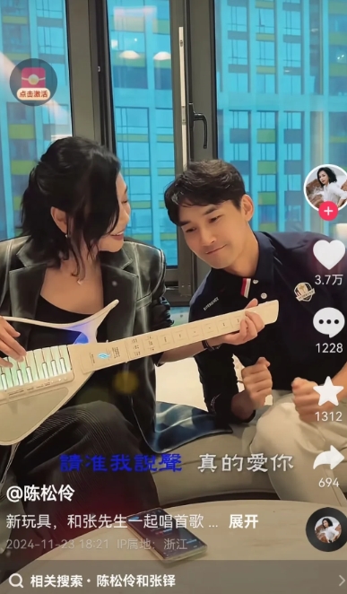 陈松伶又又晒幸福了！
虽然没有孩子，但一点不影响夫妻俩的感情，结婚这么多年，两口