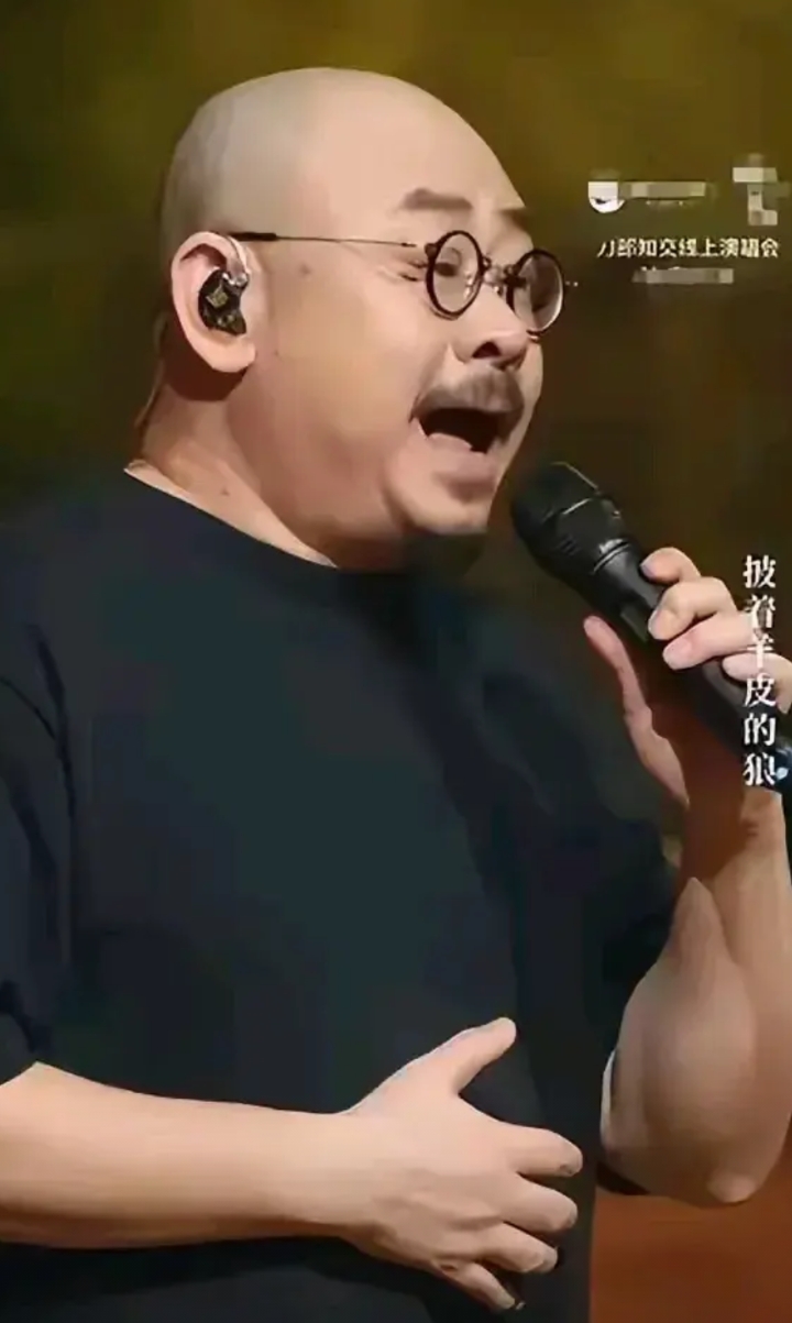 想不通刀郎的团队怎么会选择去合肥给刀郎举办演唱会。
        现在刀郎应该