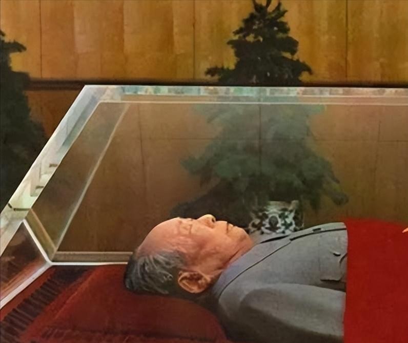 毛主席遗体防腐多年来花费无数，光是保存遗体的水晶棺，纯度高达99.99%价值不菲
