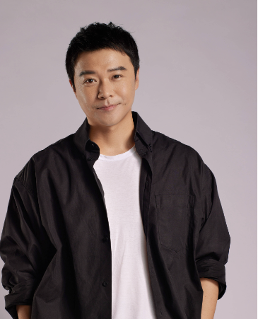 华语影坛人才济济，既有天赋型和实力派演员，也有优秀的专业大导演，还有不少演而优则