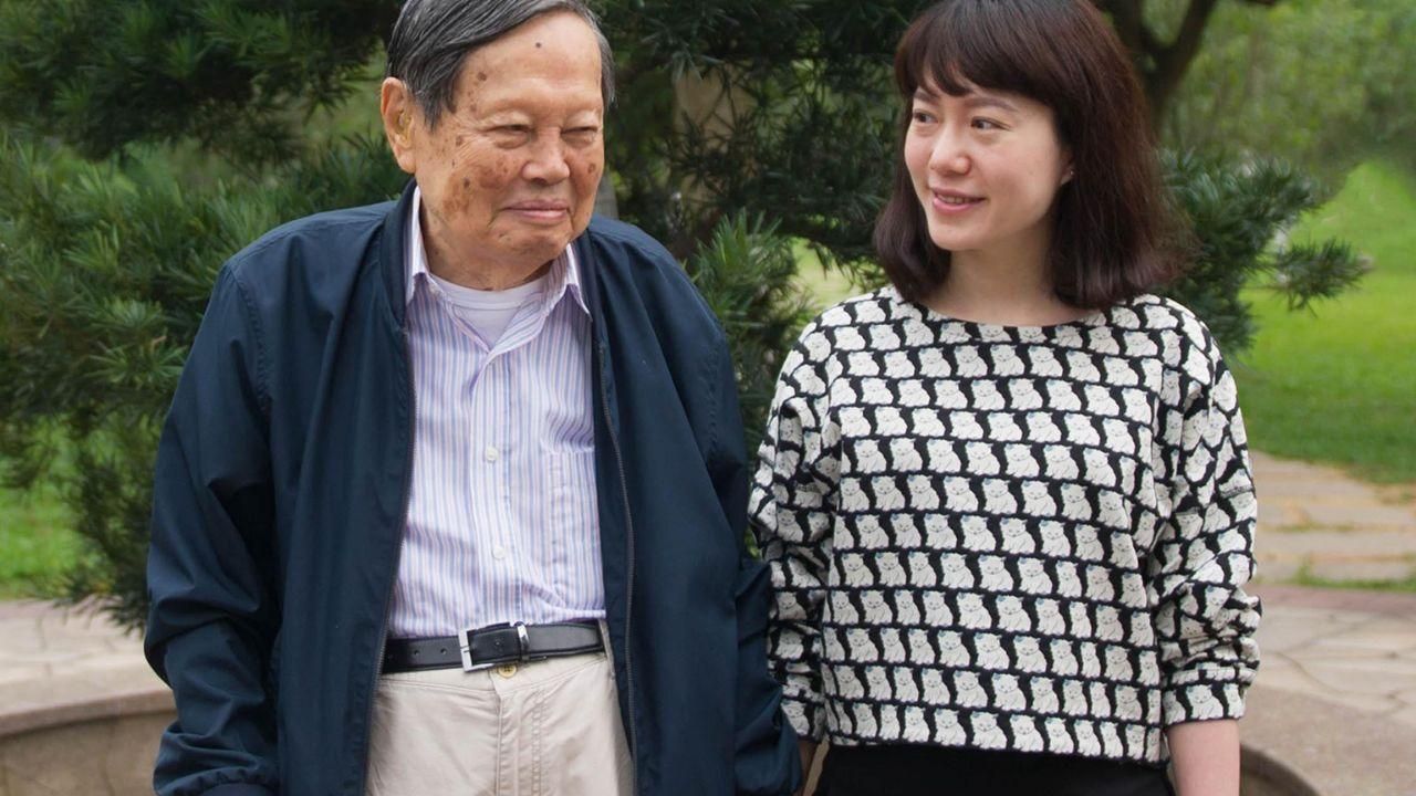 杨振宁携48岁翁帆过102岁生日，评论区却阴阳怪气，为什么？