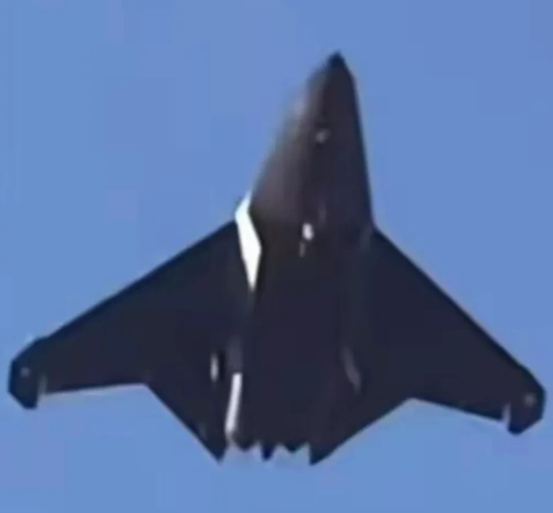 百年负重一鸣惊，降维打击老美恐。
美国媒体这两天全部装聋作哑失声失明。以前挑拨离